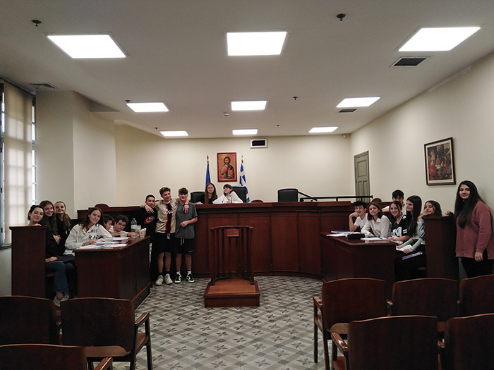 Ησυχία παρακαλώ! Εδώ είναι Δικαστήριο!