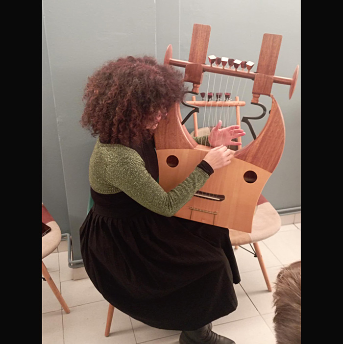 Από τους αοιδούς της Ομηρικής εποχής στους σύγχρονους μελετητές της Αρχαίας μουσικής.